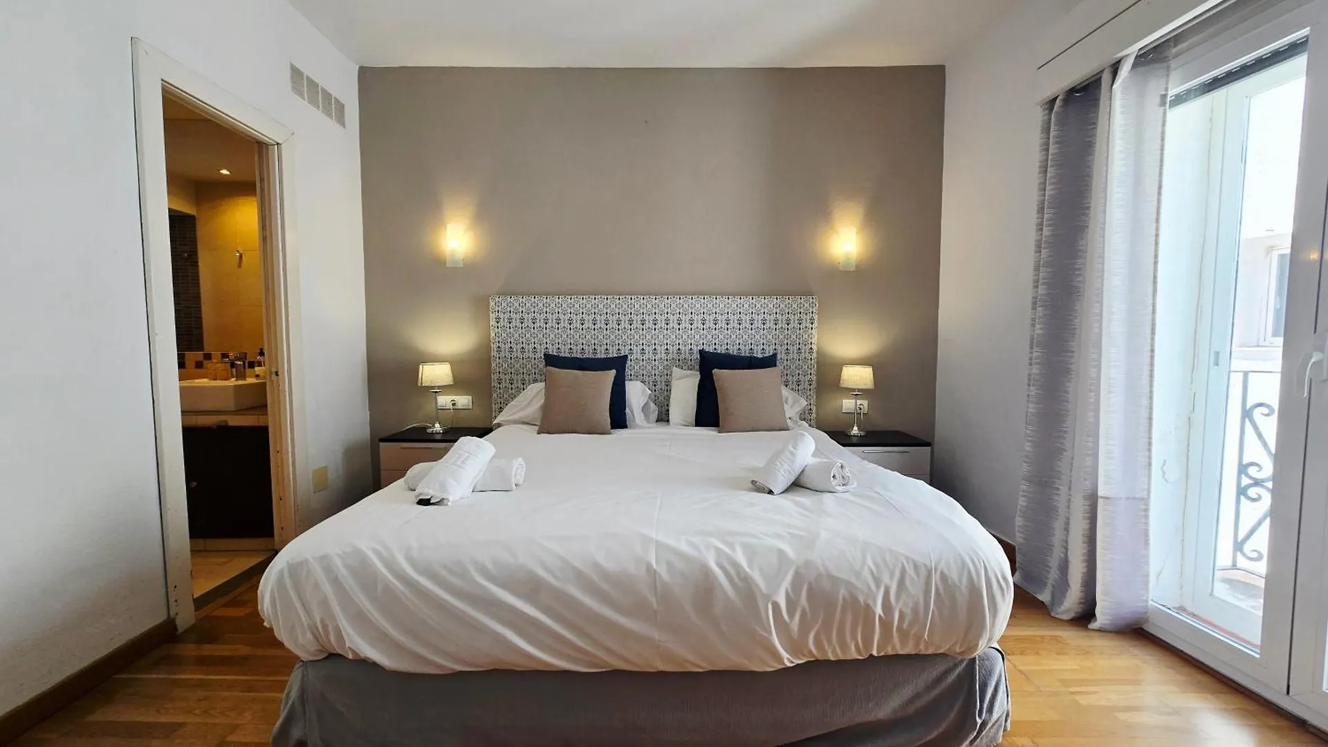 Apartment 2 Bedroom Frontline Puerto Banus Best Views Rdr299 Marbella